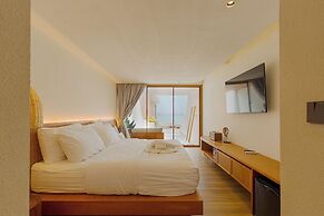 Tasana Bar and Luxury resort