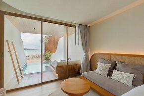 Tasana Bar and Luxury resort