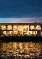 Tasana Bar and Luxury resort