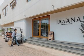 Tasana Bar and Luxury resort