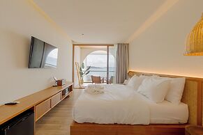 Tasana Bar and Luxury resort