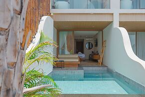 Tasana Bar and Luxury resort