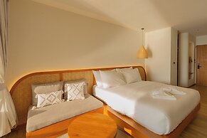 Tasana Bar and Luxury resort