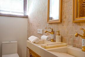 Luxurious Arakana Villa with Pool