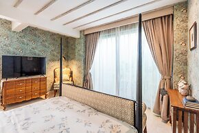 Luxurious Arakana Villa with Pool