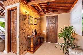 Luxurious Arakana Villa with Pool