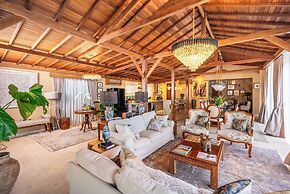 Luxurious Arakana Villa with Pool