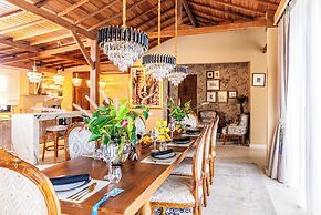 Luxurious Arakana Villa with Pool