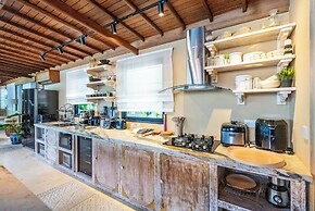 Luxurious Arakana Villa with Pool