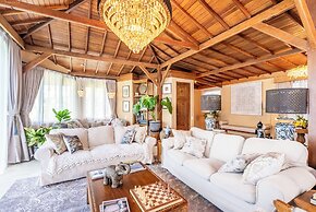 Luxurious Arakana Villa with Pool