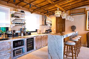 Luxurious Arakana Villa with Pool