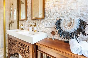 Luxurious Arakana Villa with Pool