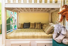 Luxurious Arakana Villa with Pool