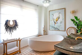 Luxurious Arakana Villa with Pool