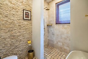 Luxurious Arakana Villa with Pool