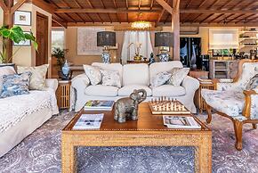 Luxurious Arakana Villa with Pool