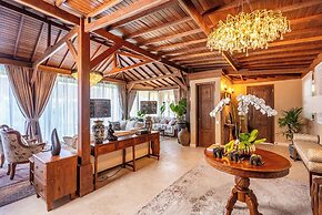 Luxurious Arakana Villa with Pool