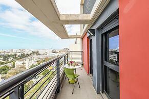 Studio apt w balcony and Kitchen