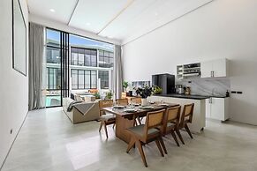 Zen Style Pool Access Townhouse