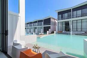 Zen Style Pool Access Townhouse