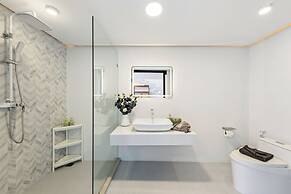 Zen Style Pool Access Townhouse