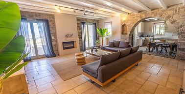 Luxury Villa Delphinus - Allparos Villas