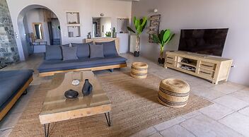 Luxury Villa Delphinus - Allparos Villas