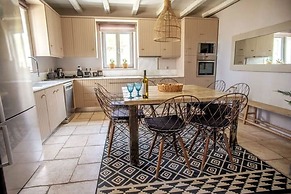 Luxury Villa Delphinus - Allparos Villas