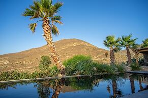 Luxury Villa Delphinus - Allparos Villas