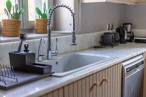 Luxury Villa Delphinus - Allparos Villas