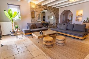 Luxury Villa Delphinus - Allparos Villas