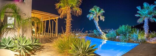 Luxury Villa Delphinus - Allparos Villas