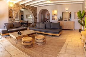 Luxury Villa Delphinus - Allparos Villas
