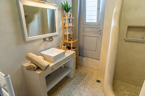 Luxury Villa Delphinus - Allparos Villas