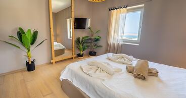 Luxury Villa Delphinus - Allparos Villas