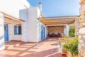 Villa Ioanna for 10 - Allparos Villas