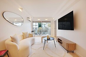 Charming Apt With AC & Balcony