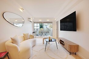 Charming Apt With AC & Balcony