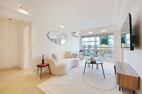 Charming Apt With AC & Balcony