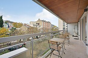 Charming Apt With AC & Balcony