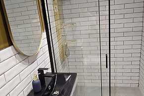 Chester - 4 Bed House Free Parking