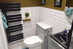 Chester - 4 Bed House Free Parking