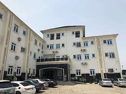 AJ'S HOTEL AND SUITES