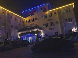 AJ'S HOTEL AND SUITES