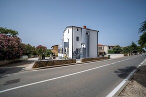 Apartments Najam Skundric