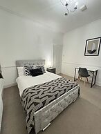 Unwind at Hebburn House-your Serene Retreat Awaits