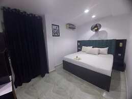 De - Calmcity Guest House