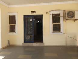 De - Calmcity Guest House