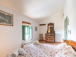 Charming Apartment in Collesalvetti With Garden