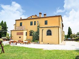 Charming Apartment in Collesalvetti With Garden